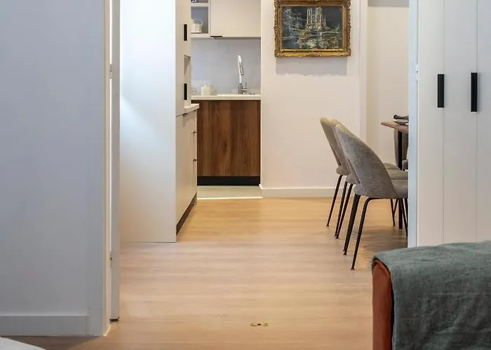 & Stylish 2br Flat Near Cismigiu Gardens * Bucarest