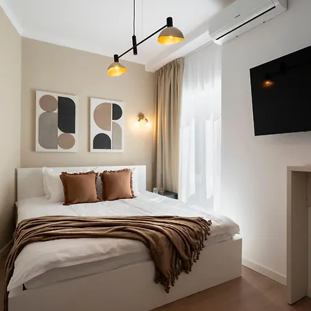 & Stylish 2br Flat Near Cismigiu Gardens 布加勒斯特