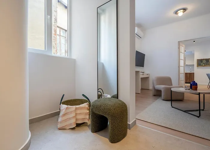 & Stylish 2br Flat Near Cismigiu Gardens Bukarest