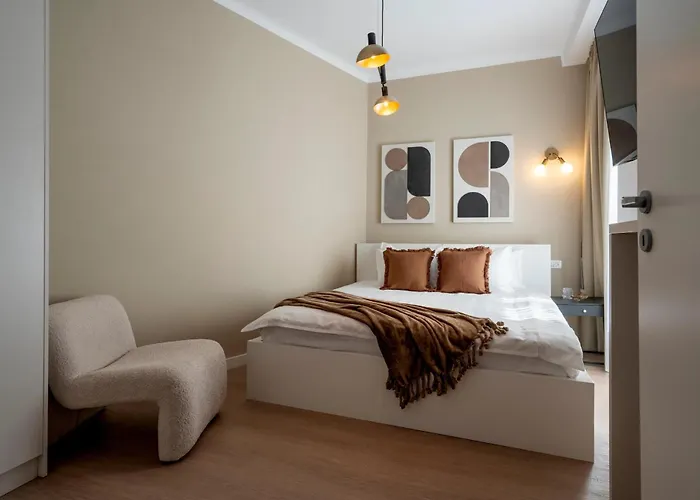 & Stylish 2br Flat Near Cismigiu Gardens Апартаменти Бухарест