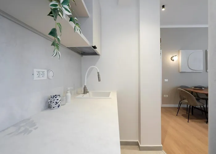 & Stylish 2br Flat Near Cismigiu Gardens