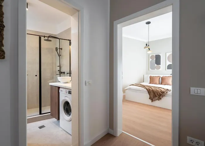 Апартаменти & Stylish 2br Flat Near Cismigiu Gardens Бухарест