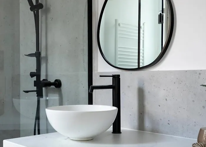 Апартаменти & Stylish 2br Flat Near Cismigiu Gardens Бухарест